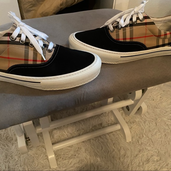 Burberry men’s sneakers size 11 - Picture 3 of 3